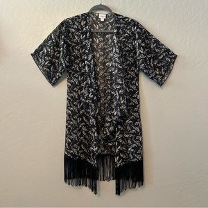 ⭐️Lularoe Black feather print Monroe sheer kimono cardigan with fringe small